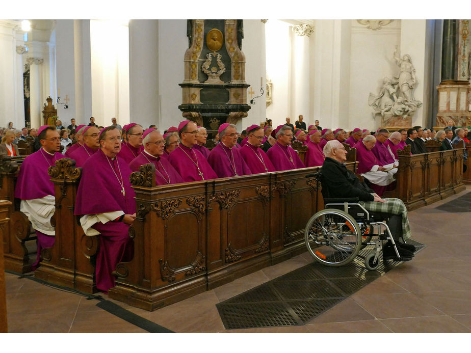 Abschlussvesper der Bischofskonferenz mit Austeilung des Bonifatiussegens (Foto: Karl-Franz Thiede)